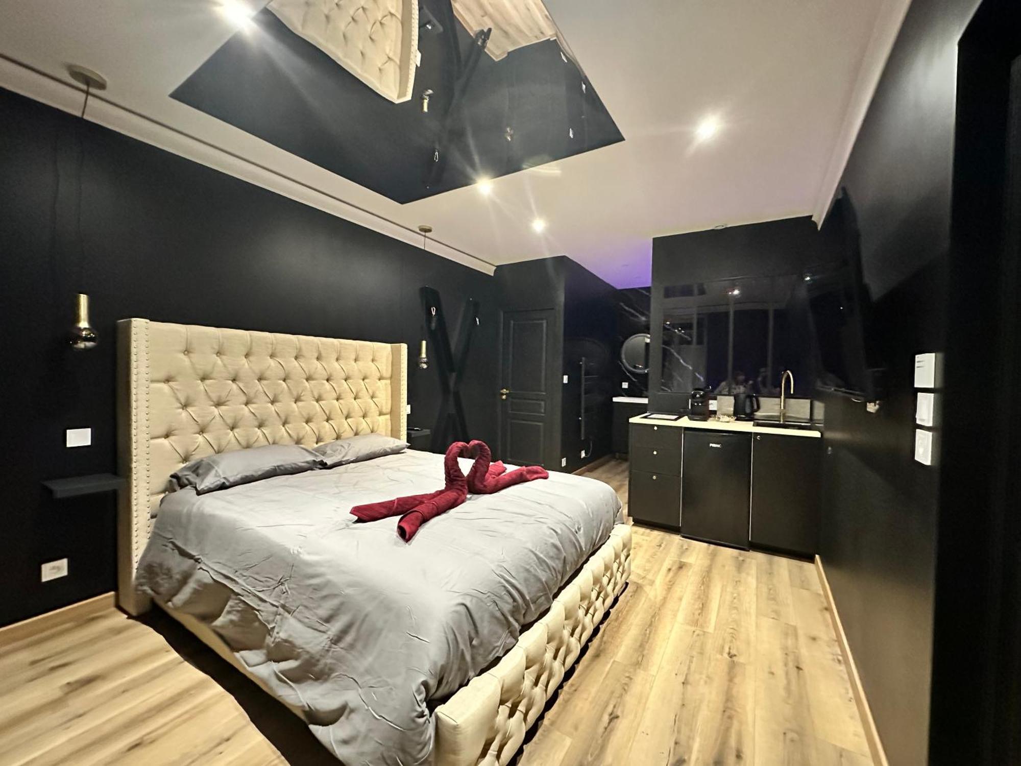 Dark Room Blois - Love Room Saint-Gervais-la-Forêt Εξωτερικό φωτογραφία